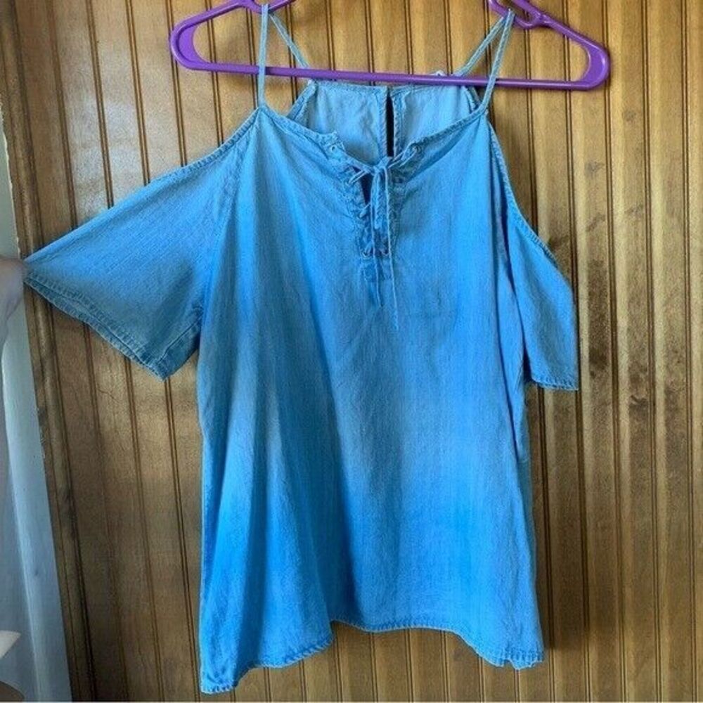 Paper Crane Women Western Chambray Cold shoulder Top - Women Sz Small
